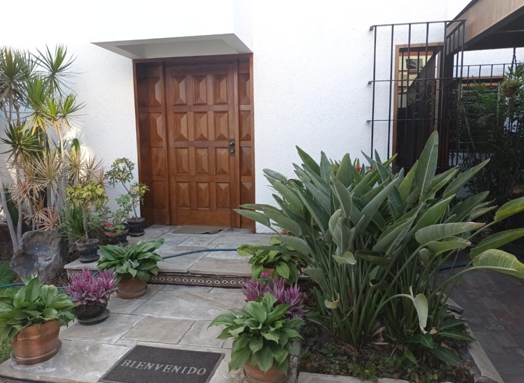 Venta Terreno o Casa para remodelar en Los Jasmines Surco